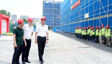 熱！情不減 | 市領(lǐng)導(dǎo)齊力一行高溫慰問我集團(tuán)文華教育中心項目