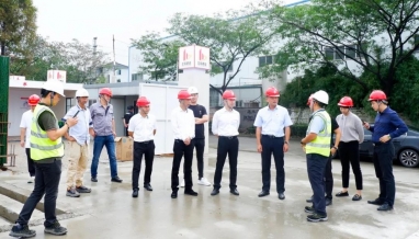 立信新聞 | 桐鄉(xiāng)市政府副市長徐剛一行視察我集團年產(chǎn)100萬套汽車智能駕駛產(chǎn)品（雷達、攝像頭）建設(shè)項目